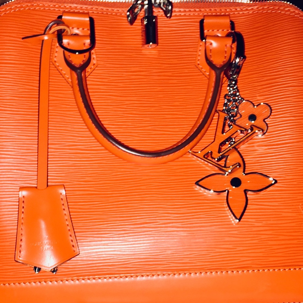 Louis Vuitton Alma PM in Piment Orange - Picture 5 of 8